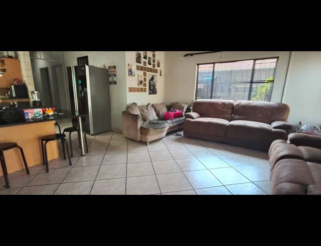 3 BEDROOM HOUSE FOR SALE IN PRETORIA GARDENS